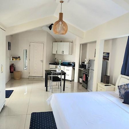 Lovely Studio Apartment With Views Of The Lagoon. 格兰贝伊 外观 照片